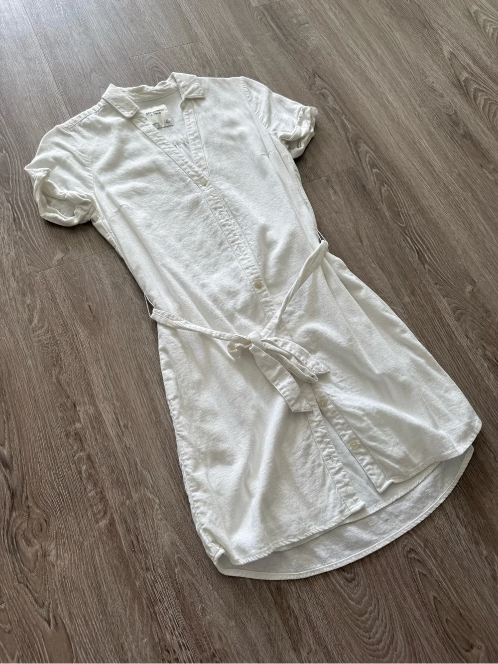 Abercrombie & Fitch white button