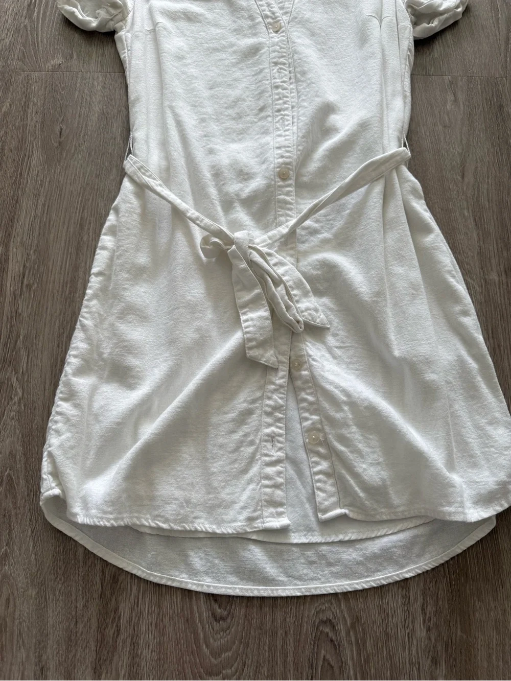 Abercrombie & Fitch white button