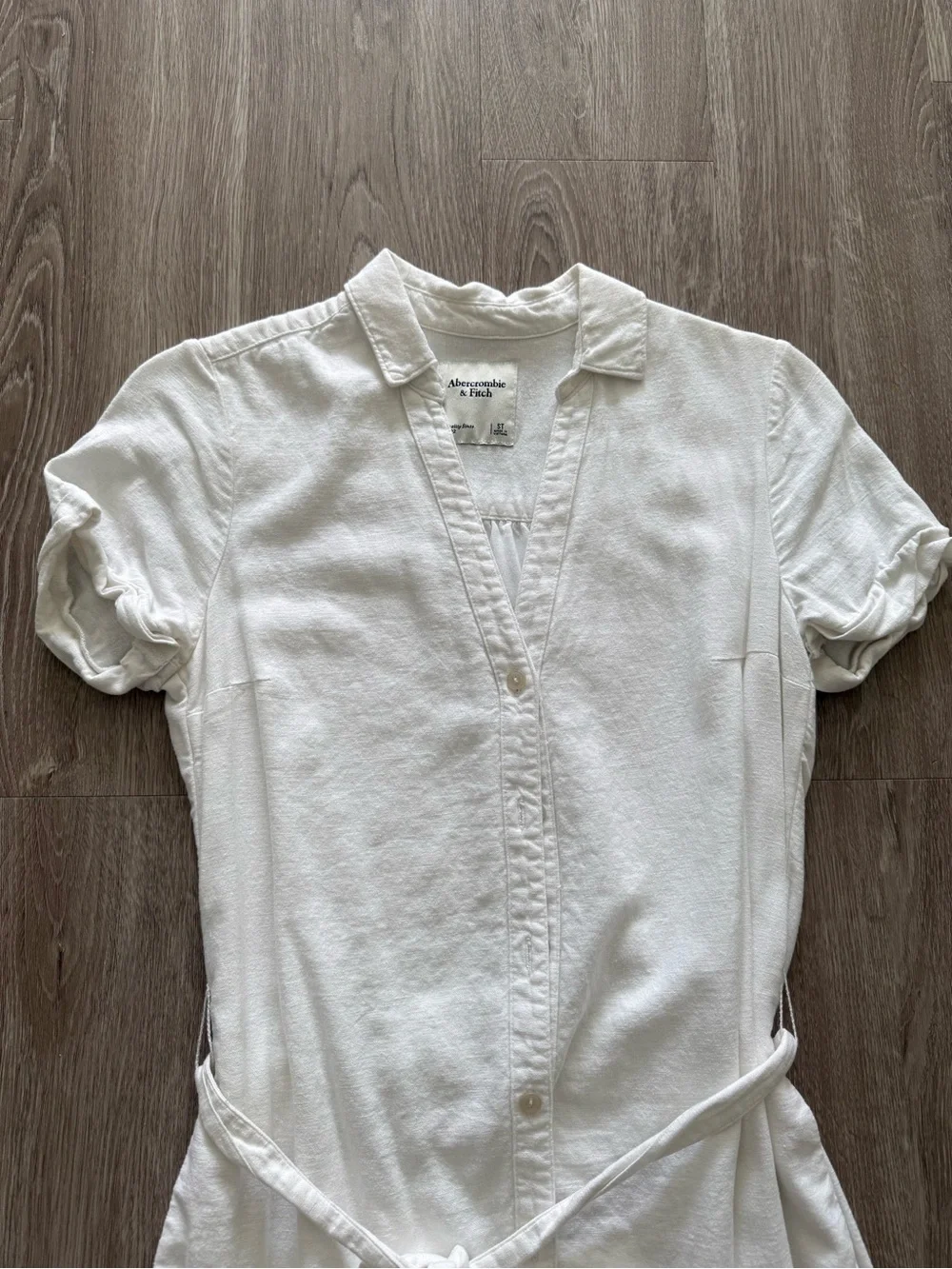 Abercrombie & Fitch white button
