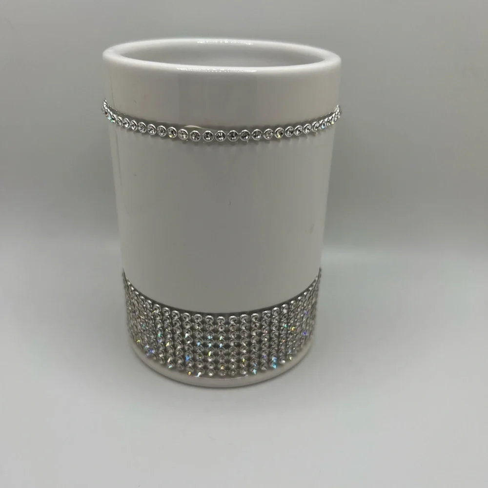 NWT bella luxx toothbrush holder