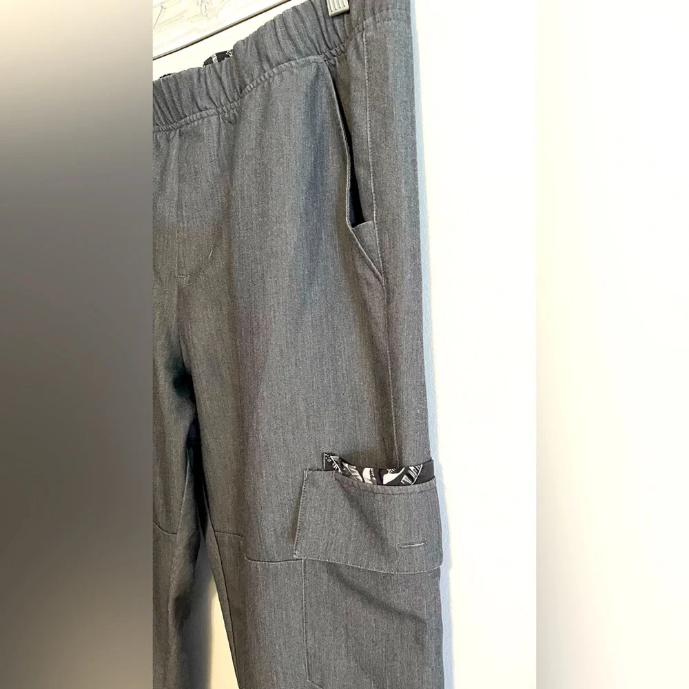 Figs Men’s Technical Collection Straight Leg Cargo Pants in Gray. Sz Medium