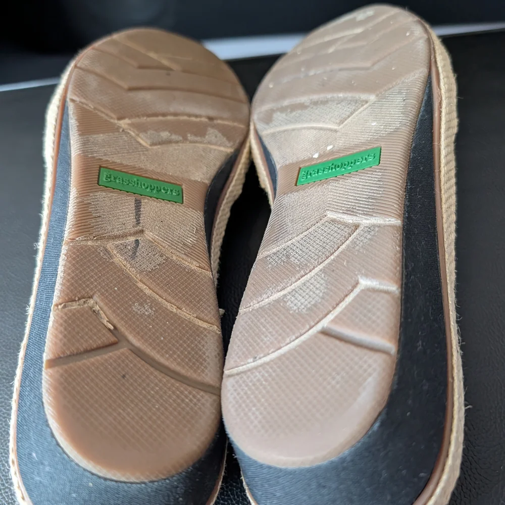 Grasshoppers comfortable black