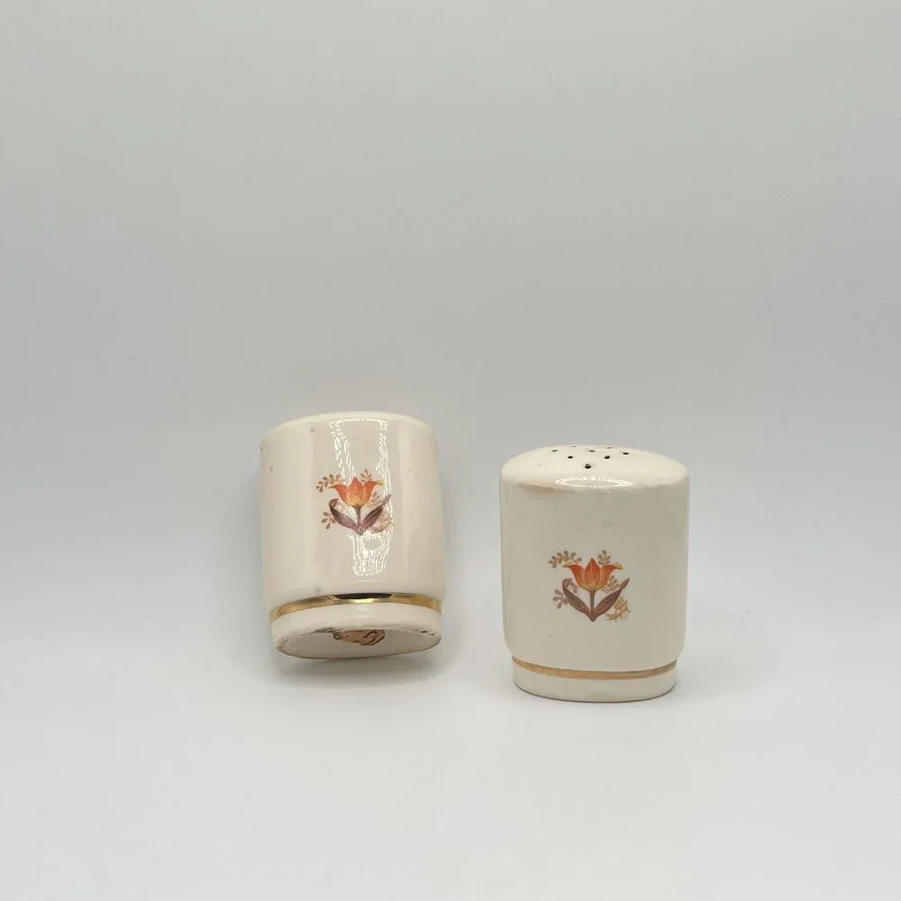 Vintage Harker Bakerite 22k Gold Salt & Pepper Shakers Tulip 3.5