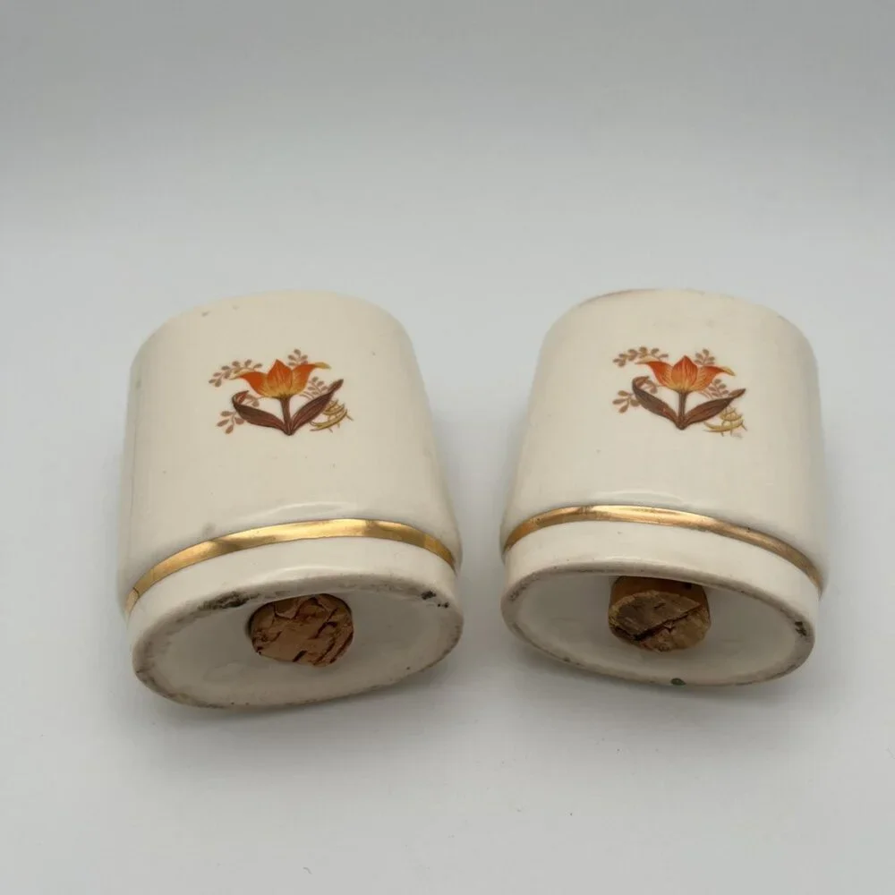 Vintage Harker Bakerite 22k Gold Salt & Pepper Shakers Tulip 3.5