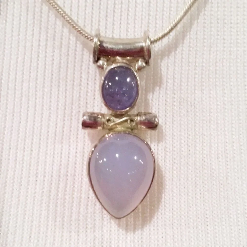 𝅺sajen Offerings sterling silver chalcedony pendant