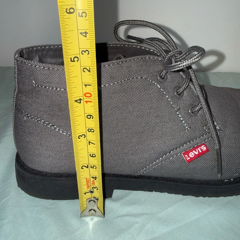 Levis levi grey