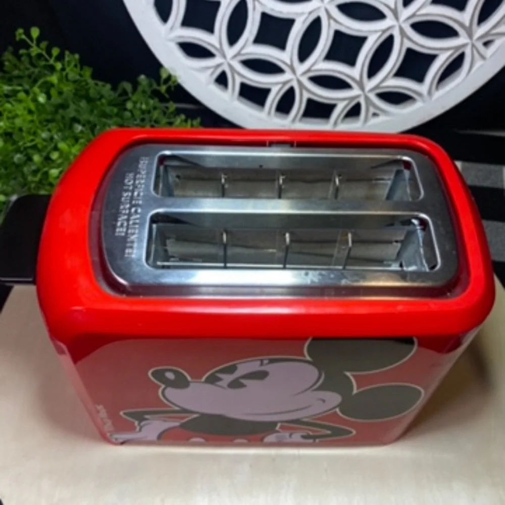 Disney-Mickey Mouse 2-Slice Toaster Leaves Mickey Mouse‎ Imprint on Toast