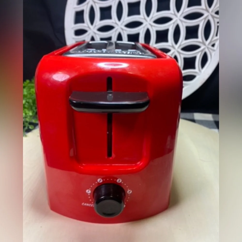 Disney-Mickey Mouse 2-Slice Toaster Leaves Mickey Mouse‎ Imprint on Toast