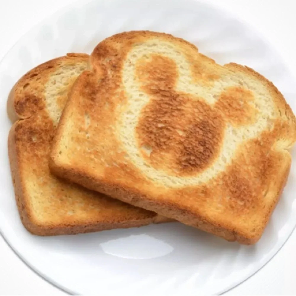 Disney-Mickey Mouse 2-Slice Toaster Leaves Mickey Mouse‎ Imprint on Toast