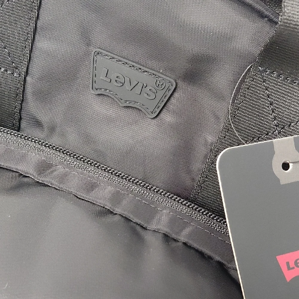 Levis sleek levi
