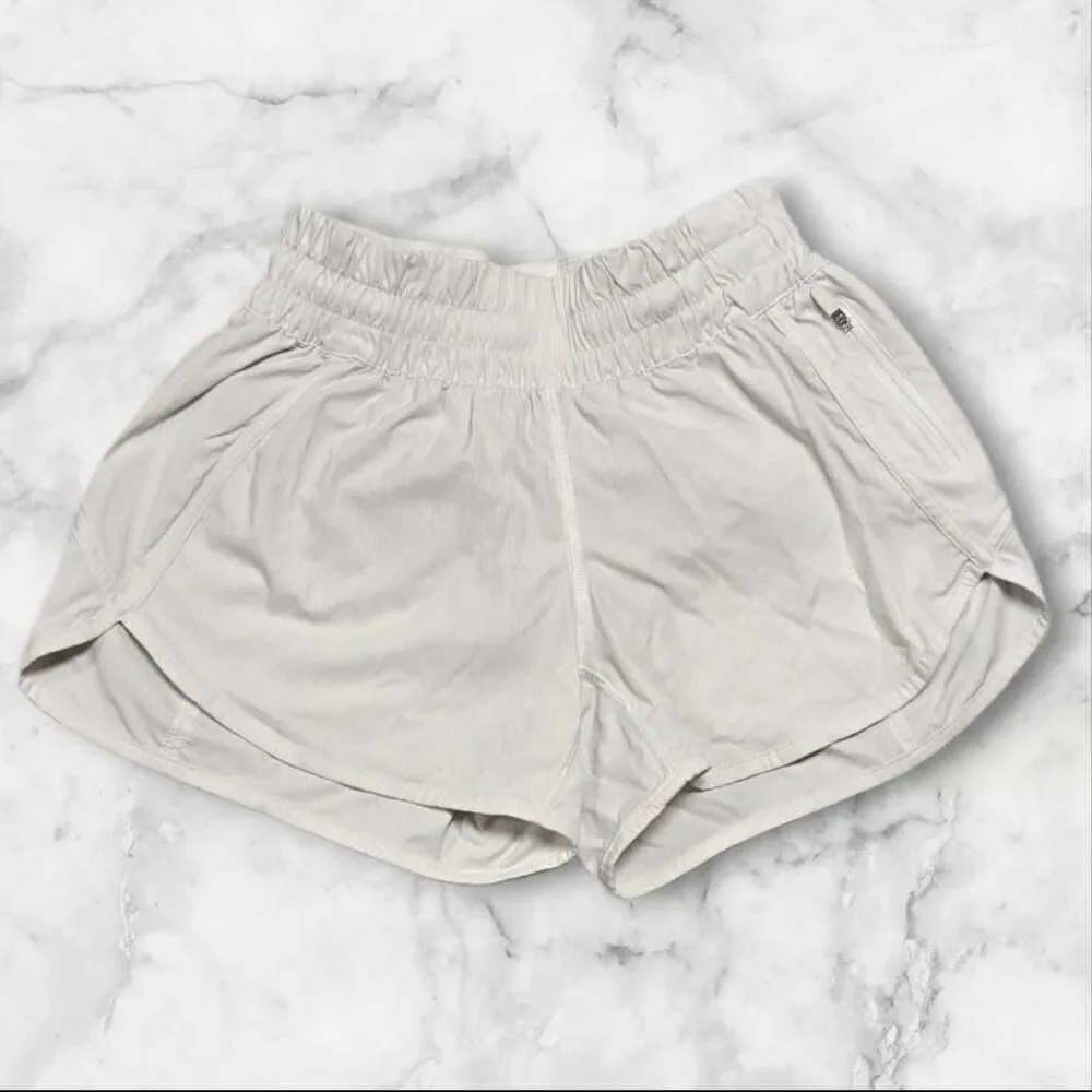 Lululemon Size 6 White High Waisted Tracker Shorts