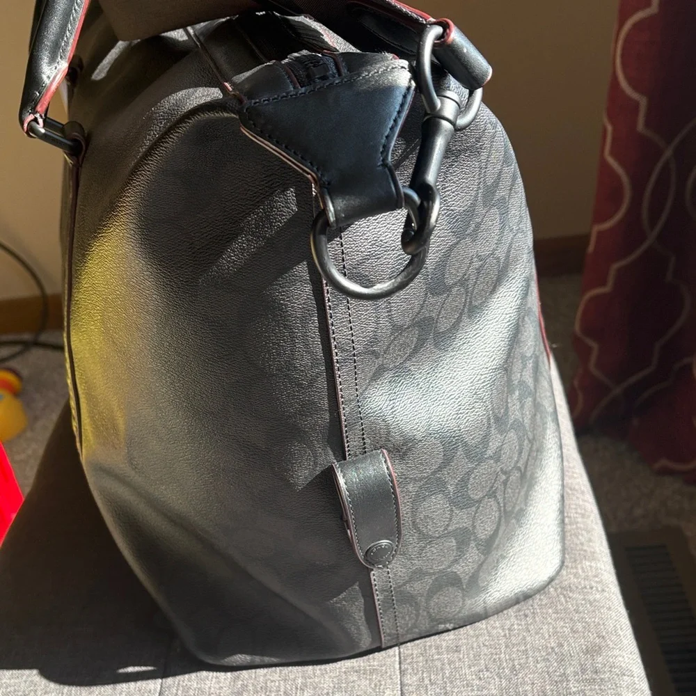 Coach pattern minimal