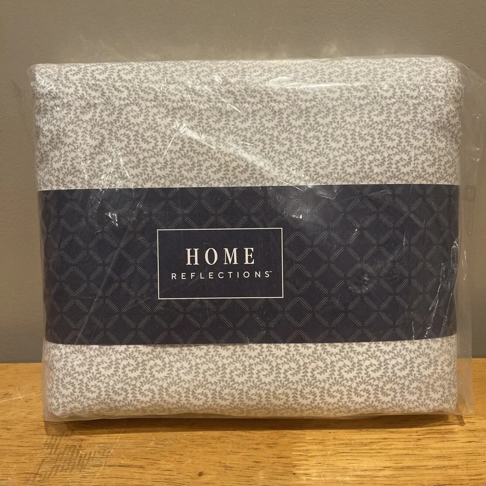 Home Reflections 4 PC 1200 Thread Count‎ Twin XL Leaf Pattern QVC Sheet Set