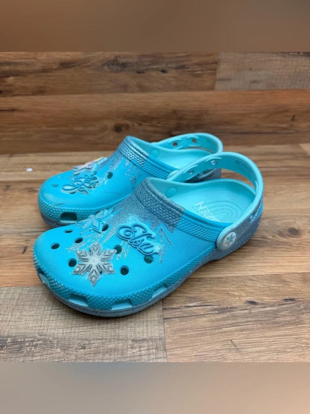 CROCS product details