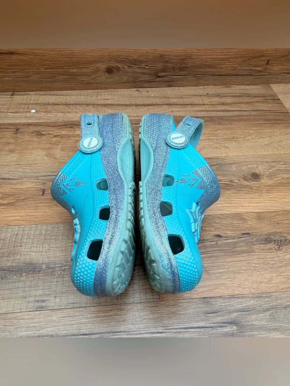 CROCS product details