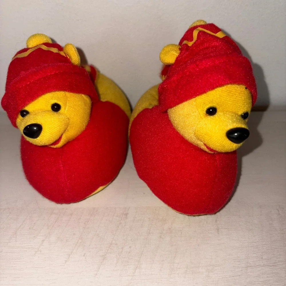 Disney‎ Winnie the Pooh Slippers Plush Character Red Hat Kids Size 3-4 VTG