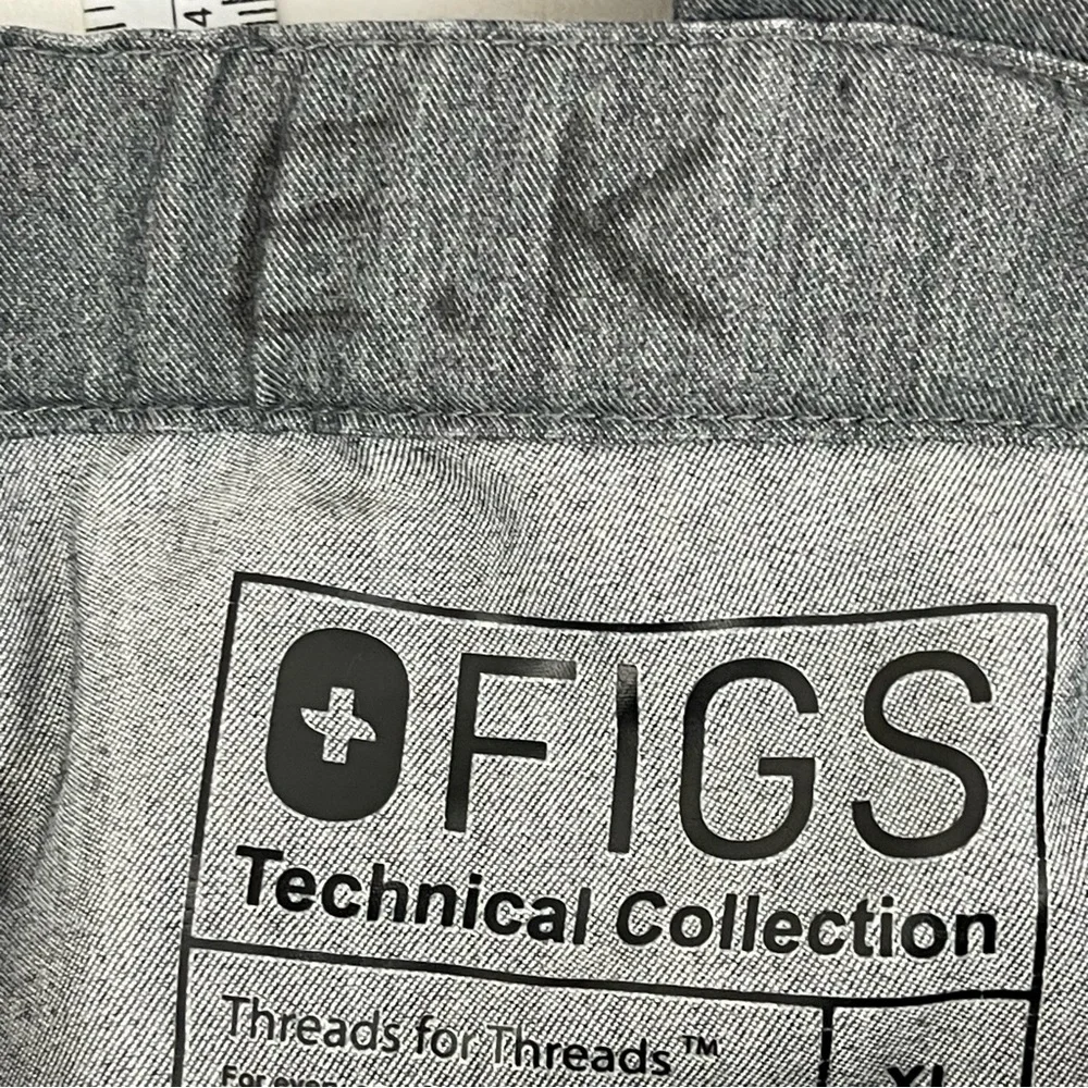 Figs waistband pocketing straight