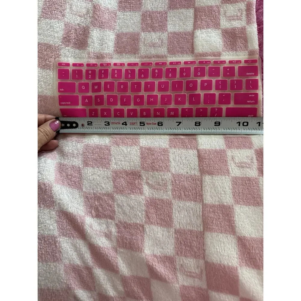 Unbranded pink keyboard