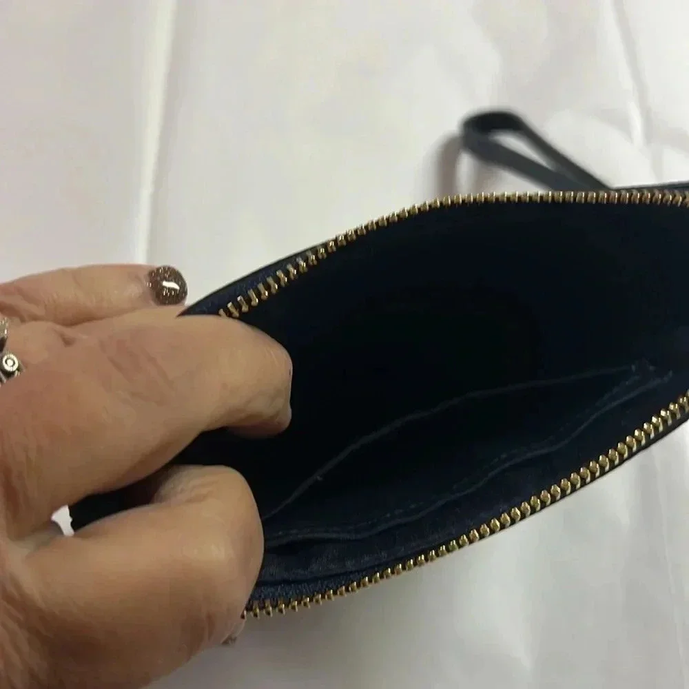 Coach corner zip
