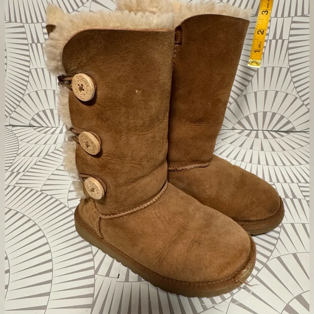 UGG Girls Bailey‎ Boots 3 Buttons Size 13 Chestnut