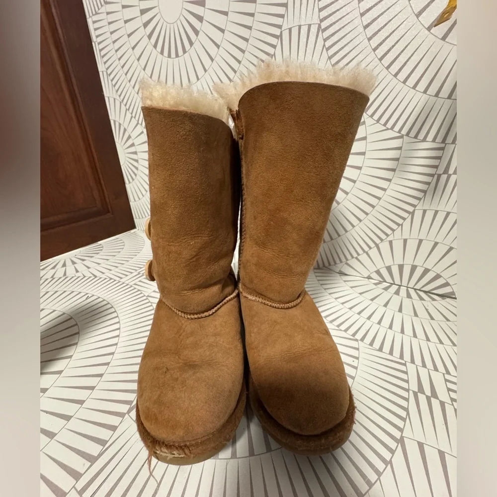 UGG Girls Bailey‎ Boots 3 Buttons Size 13 Chestnut