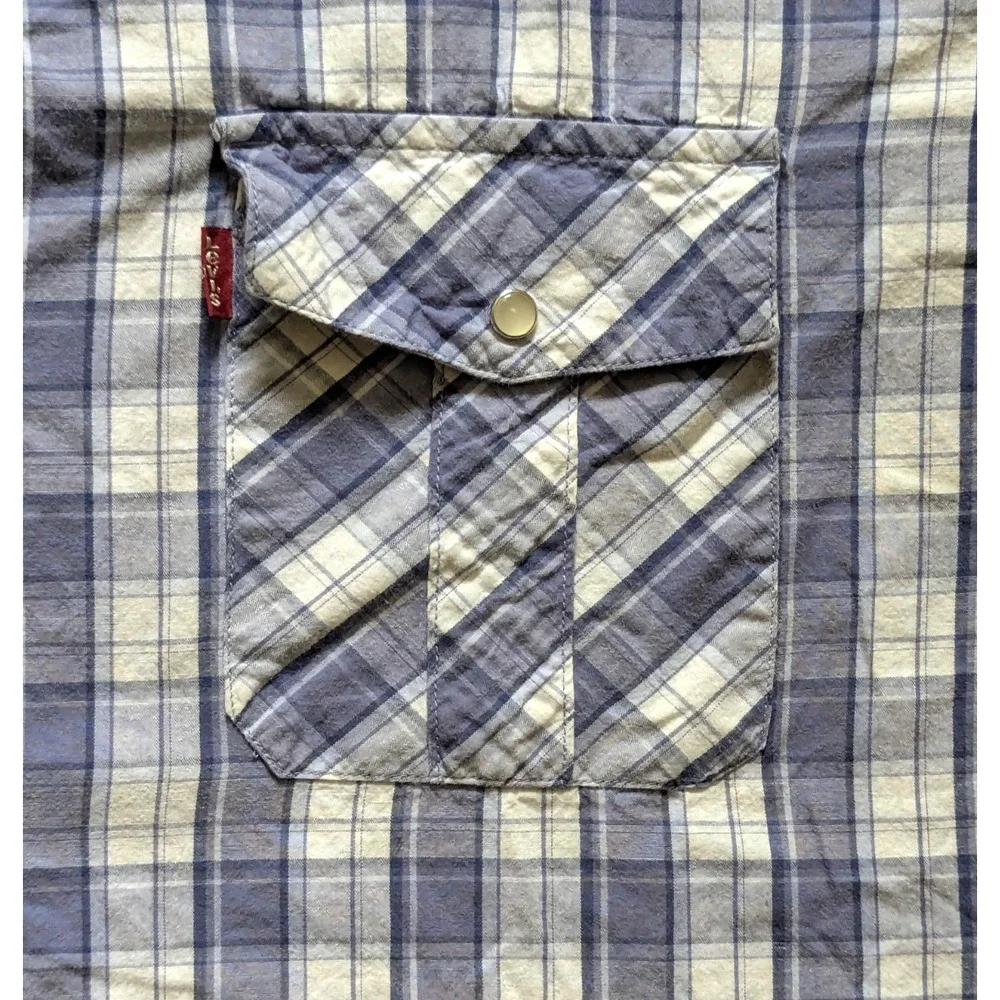Levis regular theme collared