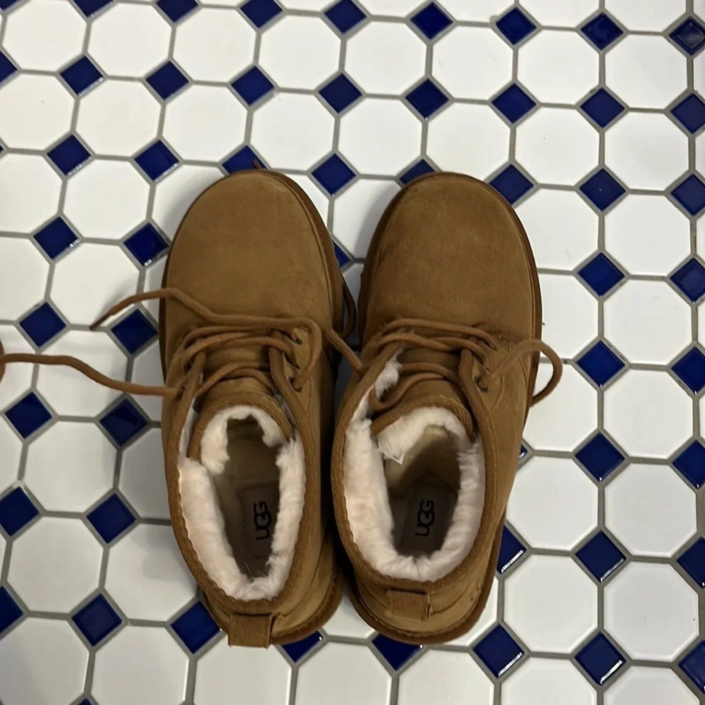 New UGG × Charcoal Neumel Chukka Suede in Chestnut Men's Sz 9