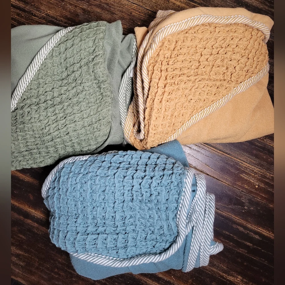 bundle of 3 baby towels