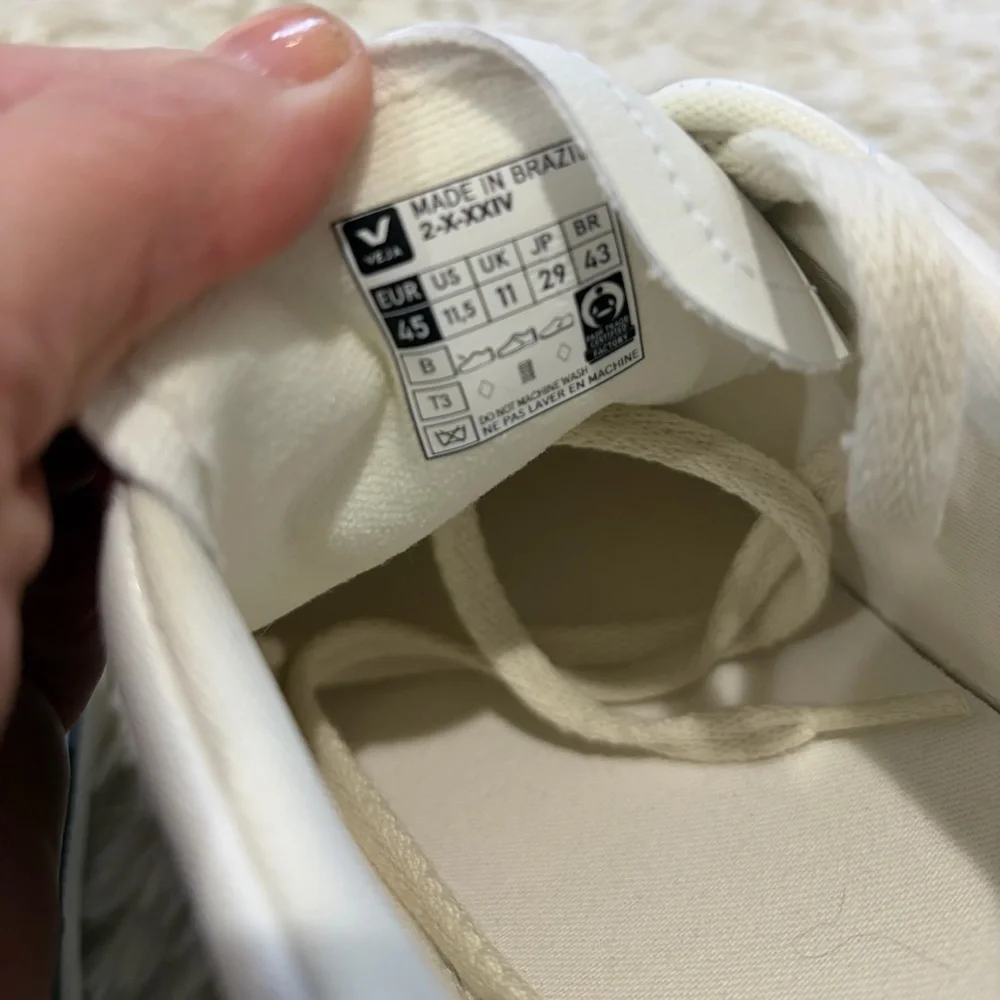 Veja URCA CWL Men’s - Size 11.5 - white Nautico - NWOT