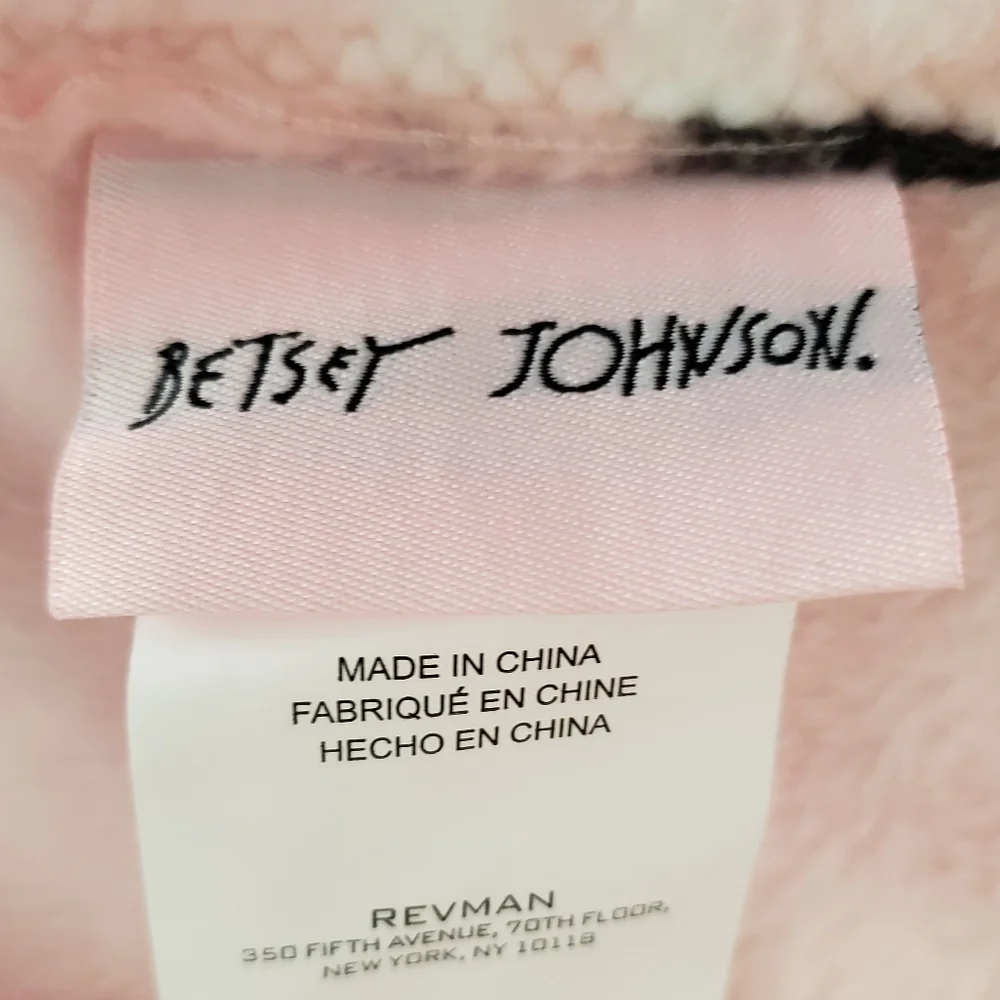 Betsey Johnson features dessert macaroons