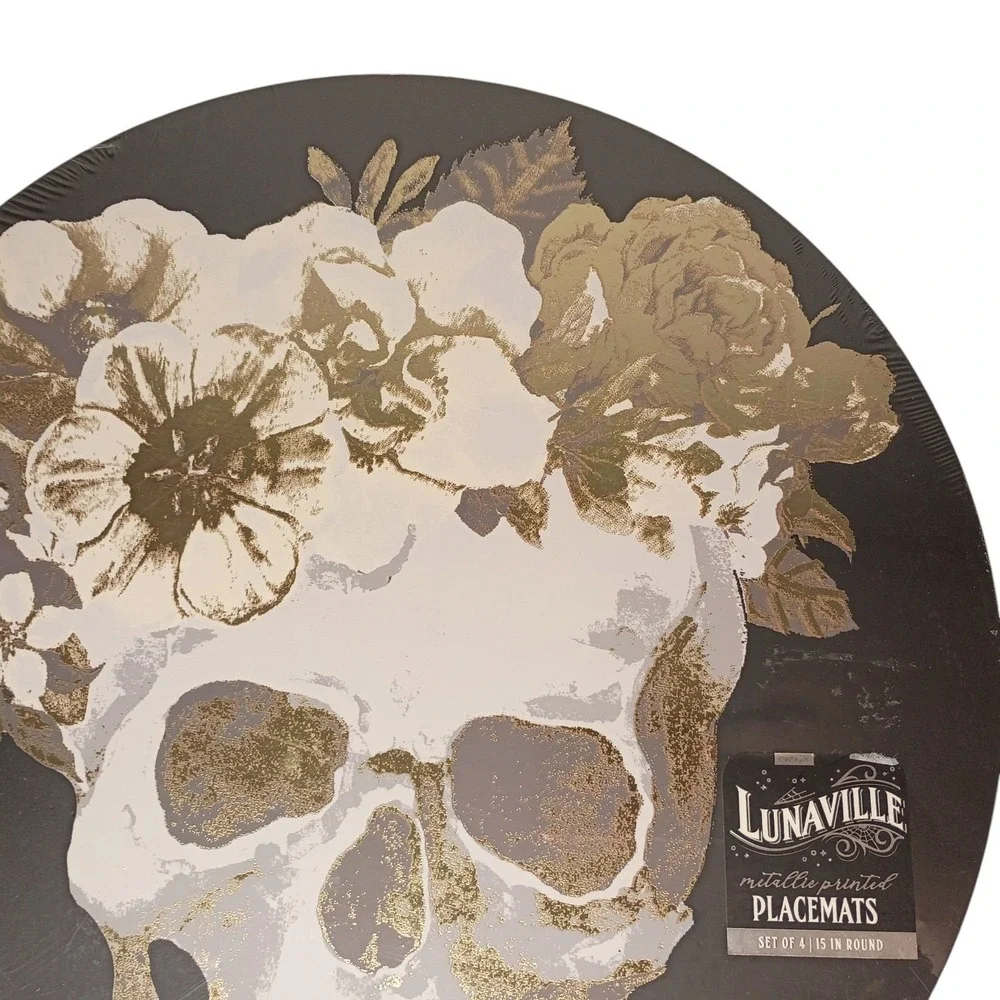 The Unbranded Brand halloween skull