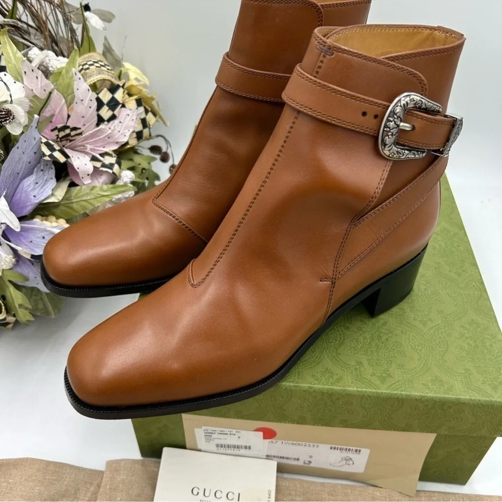 Men’s Gucci, leather ankle boots size 9, made in Italy
