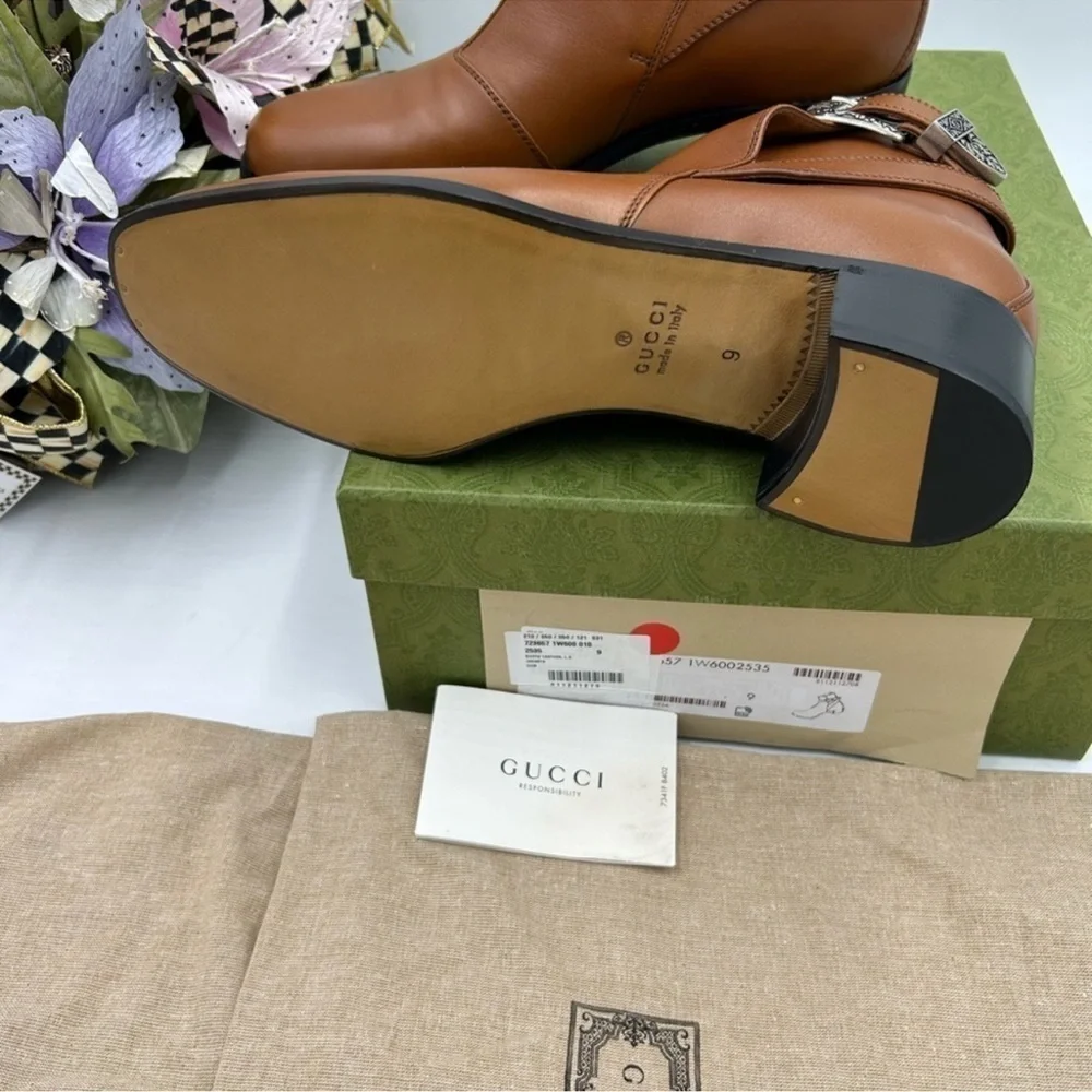 Men’s Gucci, leather ankle boots size 9, made in Italy
