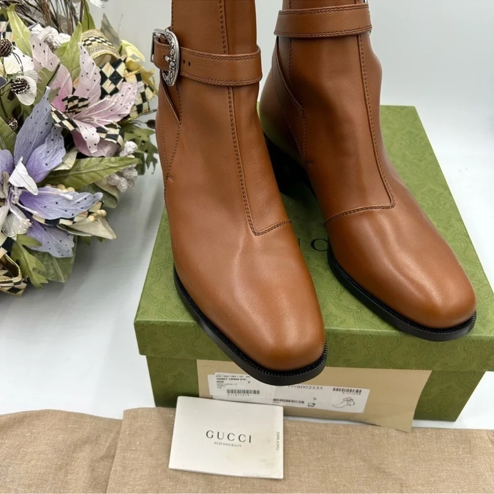 Men’s Gucci, leather ankle boots size 9, made in Italy