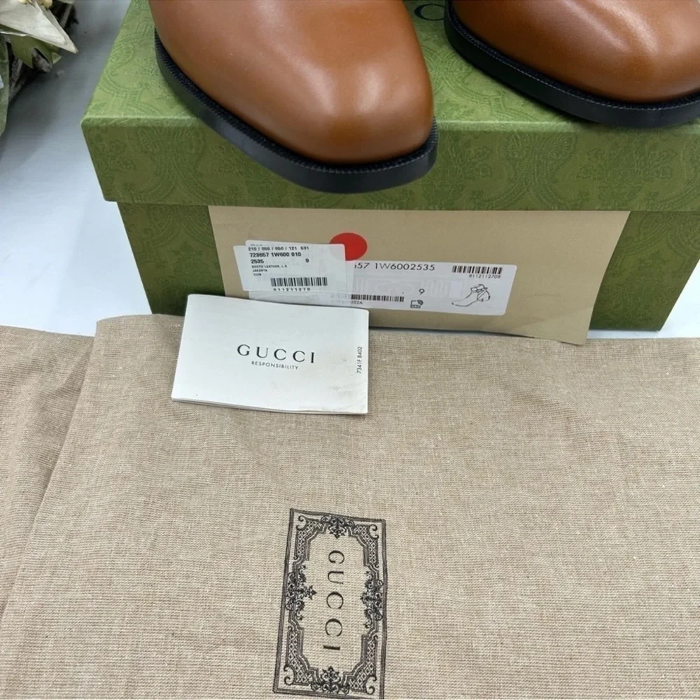 Men’s Gucci, leather ankle boots size 9, made in Italy