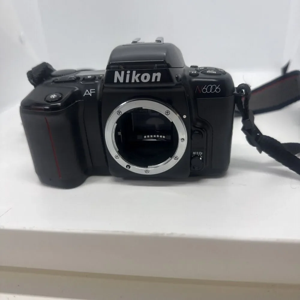 Nikon N6006 - 35mm film camera Working - Black
