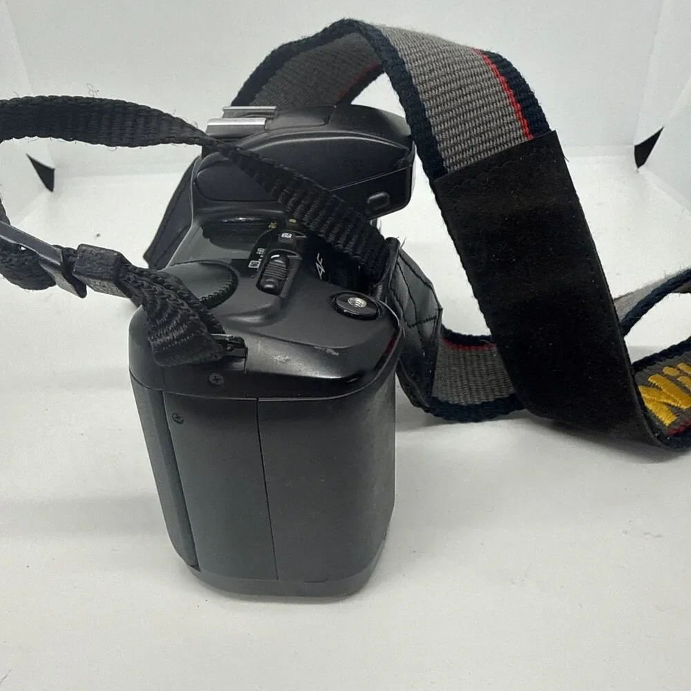 Nikon N6006 - 35mm film camera Working - Black