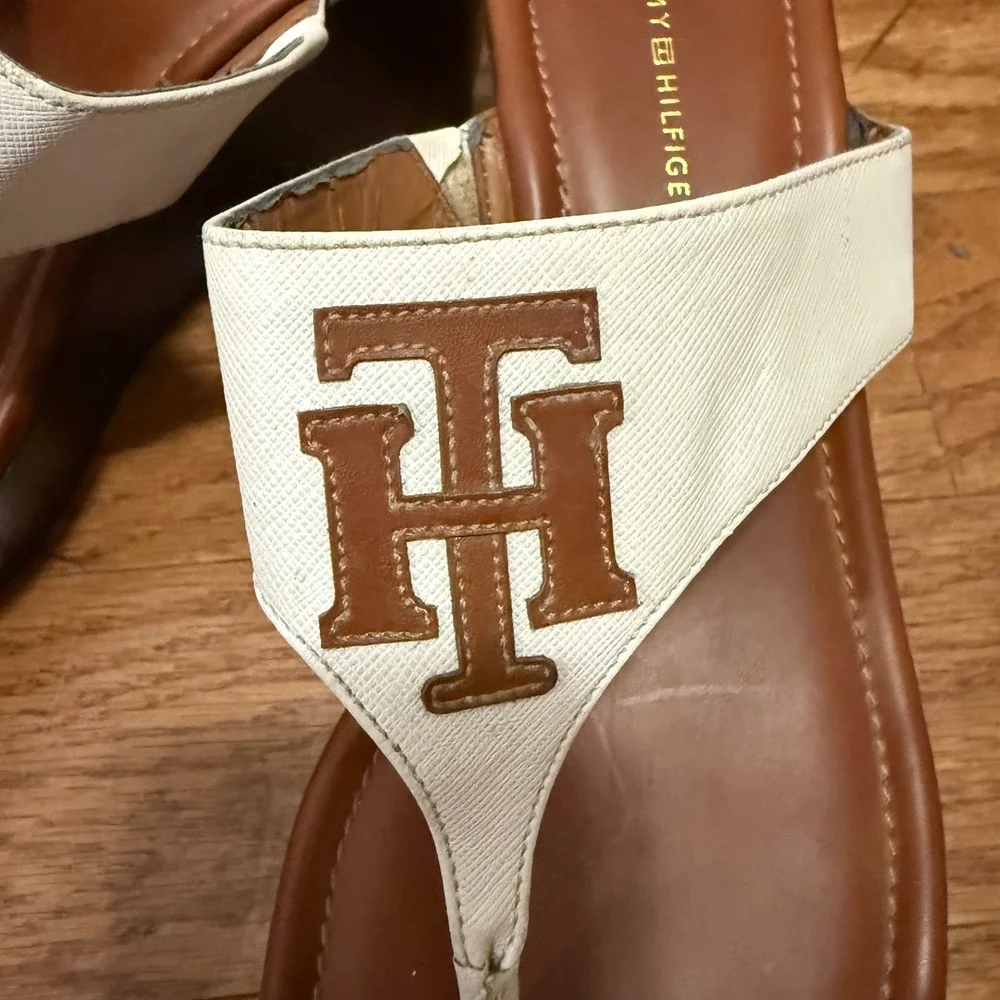 Tommy Hilfiger Womens Size 7.5‎ White Brown TH Logo Wedge Flip Flop Sandals