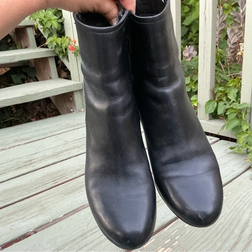 Clarks sleek black