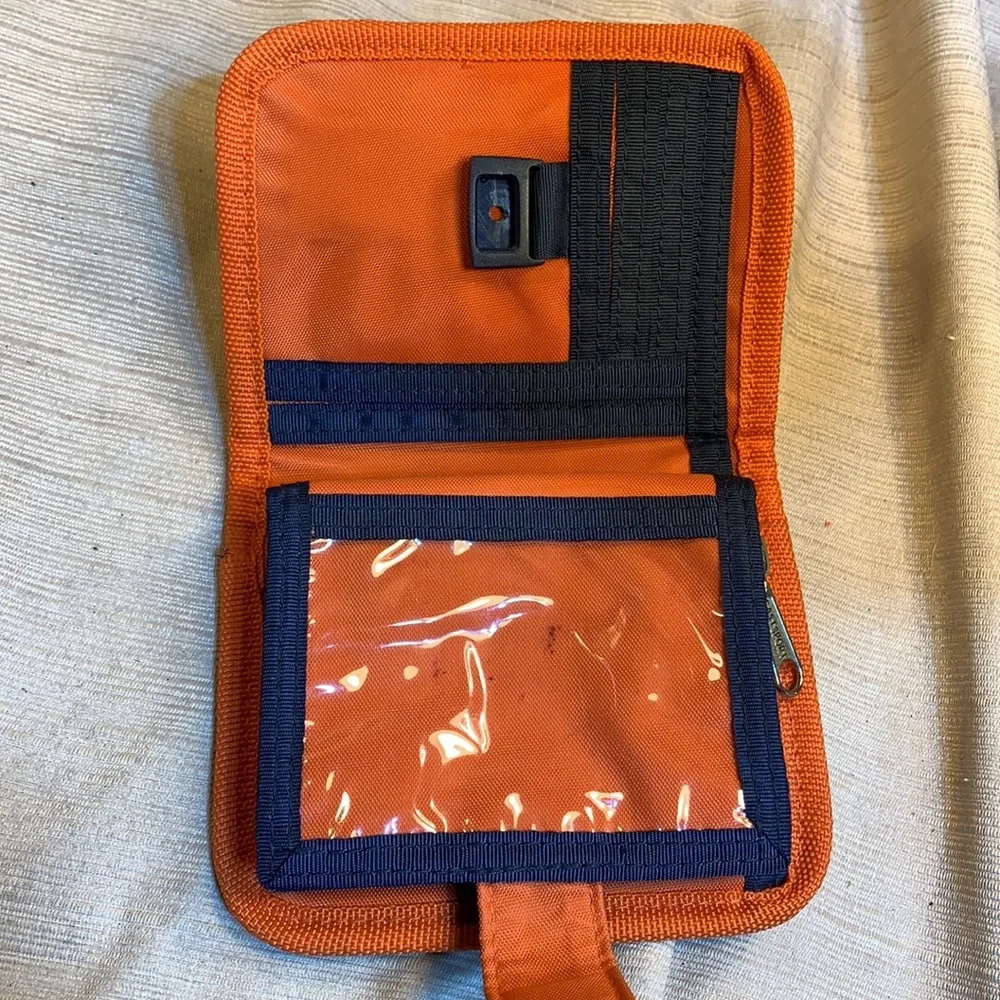 Wallet w/carabiner and zip around coin poch