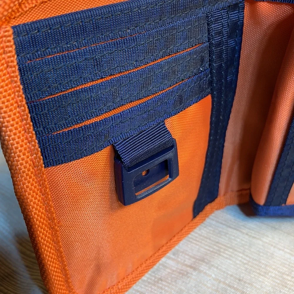 Wallet w/carabiner and zip around coin poch