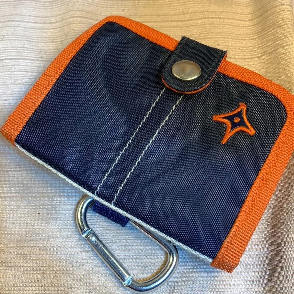 Wallet w/carabiner and zip around coin poch