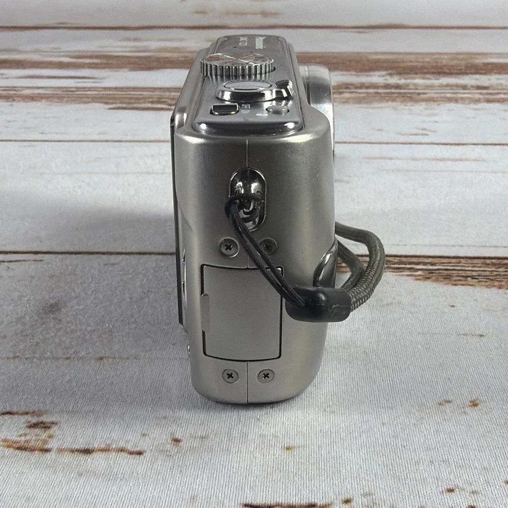 Panasonic Lumix TZ3 10x Zoom Leica Lens Camera Silver NOT WORKING Parts Only