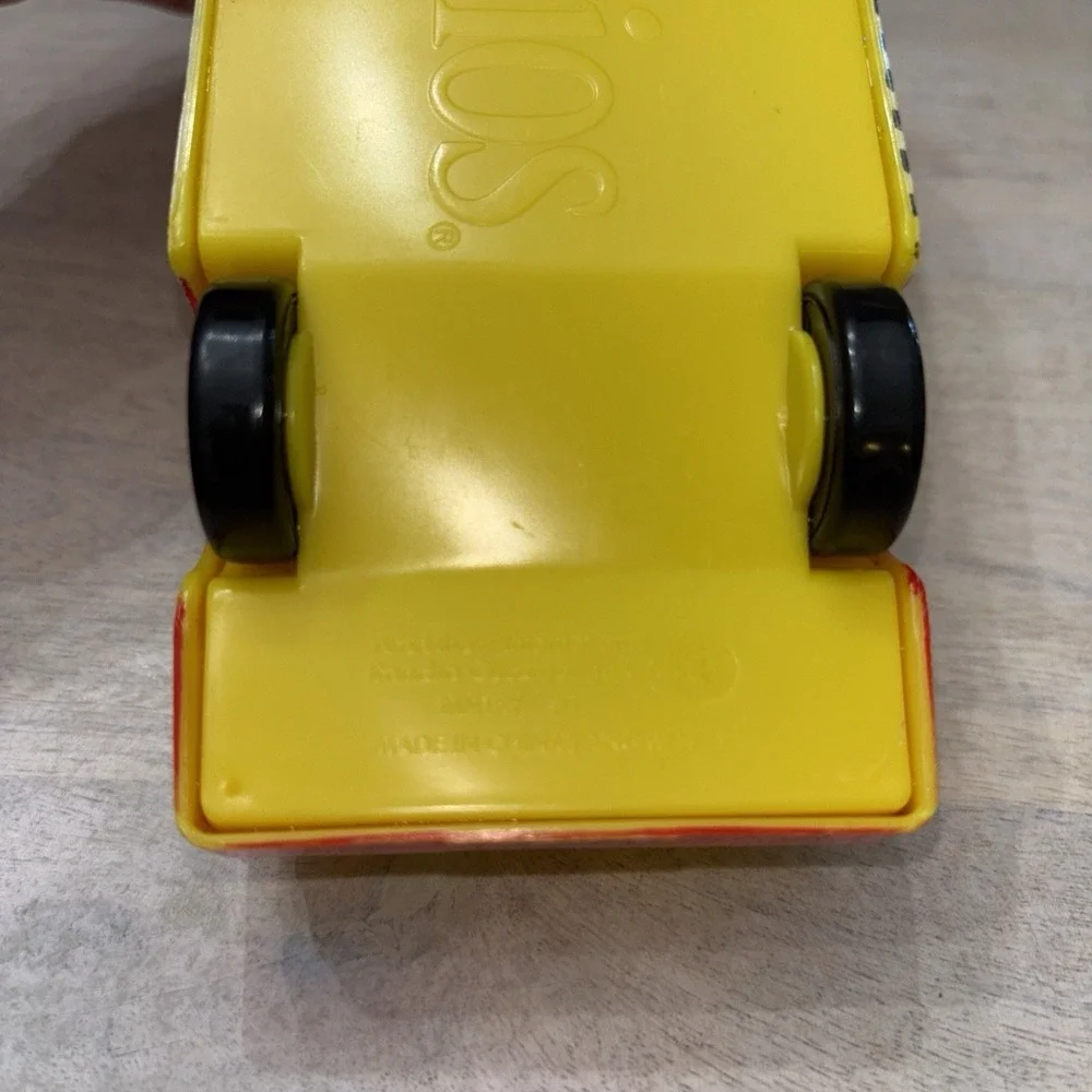 General Mills CHEERIOS Cereal RACE CAR Snack Container Vintage