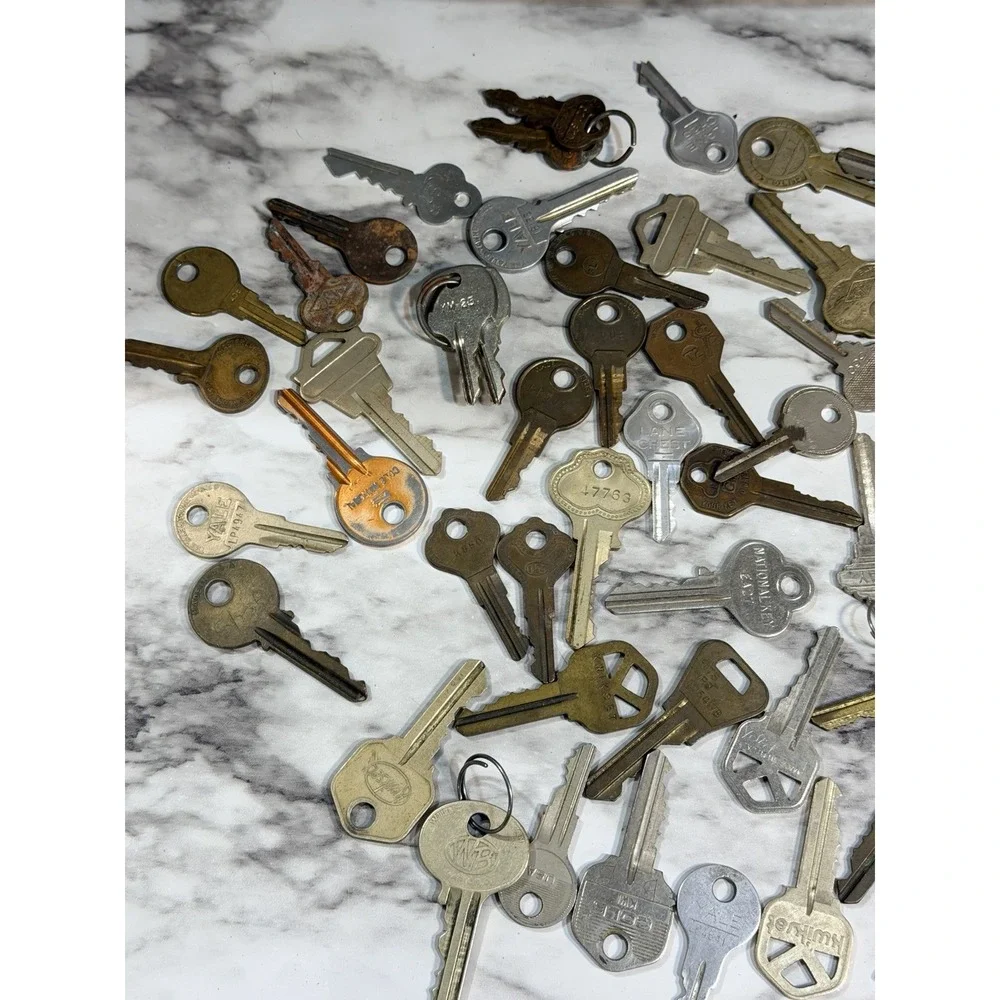 VTG KEYS 113 OVER 1LB~ GM, HOUSE, MASTER, VW, SAMSONITE, CHICAGO LOCK ETC (2593)