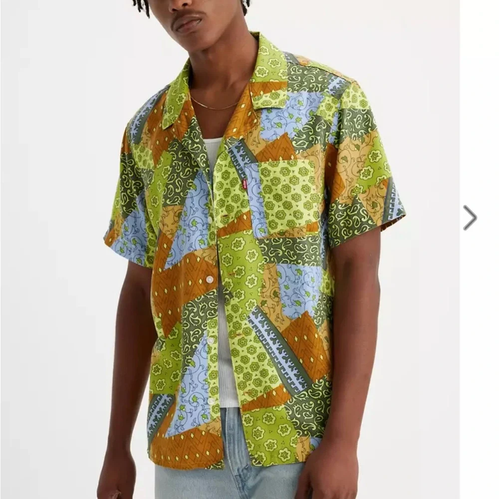 Levi’s‎ Relaxed Fit Men’s Camp Shirt Colorful Patchwork Design Medium