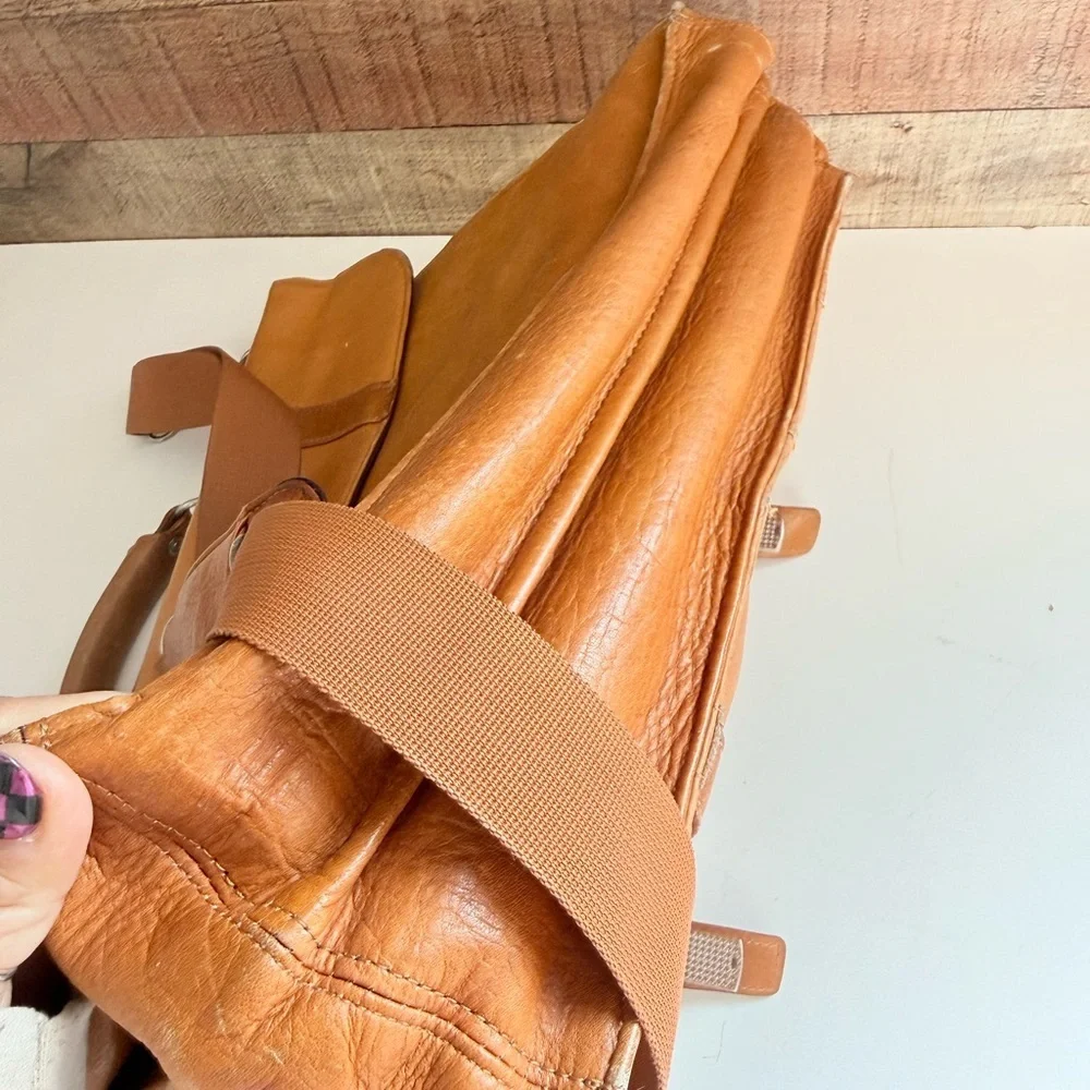 Kenneth Cole Reaction Mind Your Own Business Colombian Leather Laptop Bag