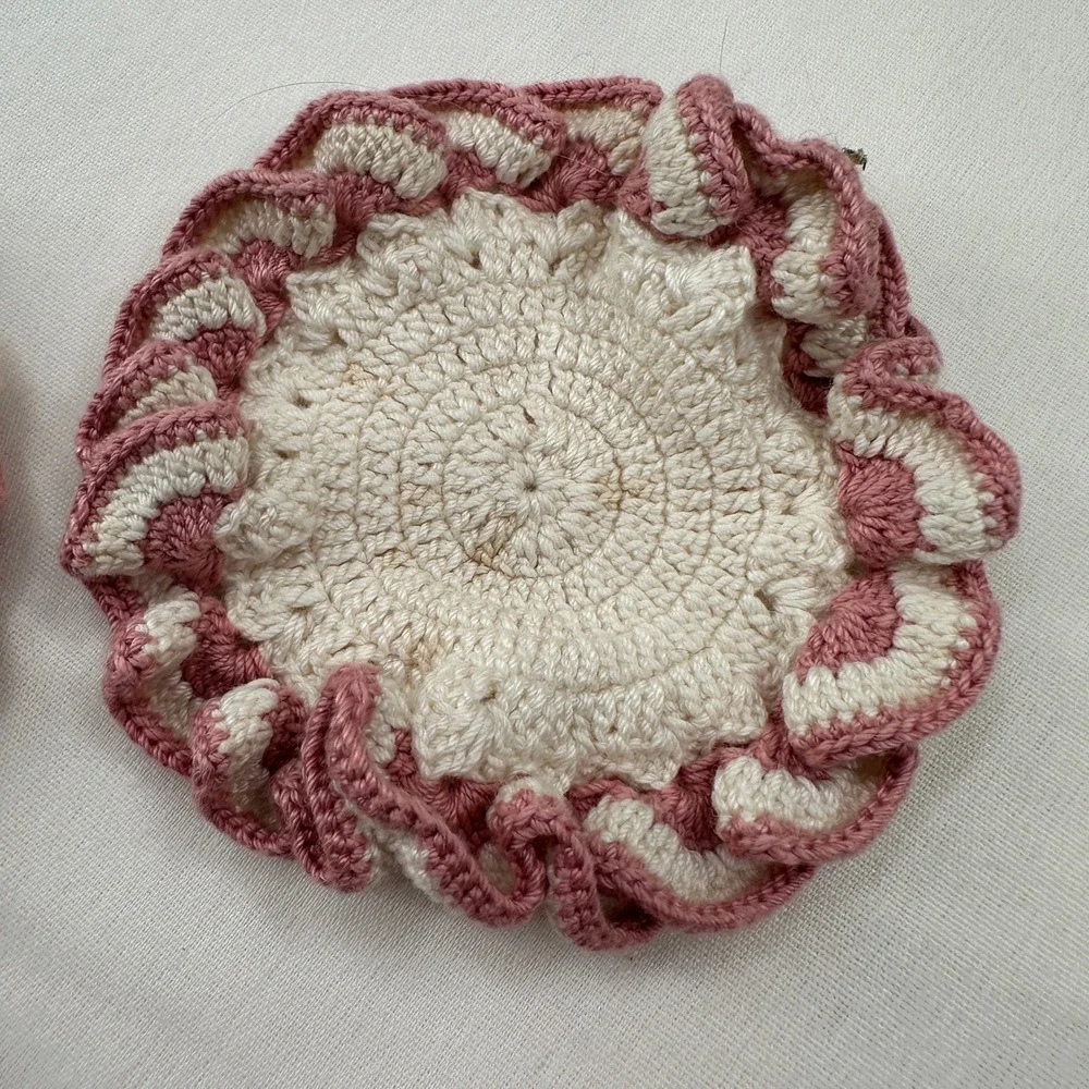 Set of 4 Handmade Crochet Coasters Cream Pink Scalloped Edged Drinkware‎