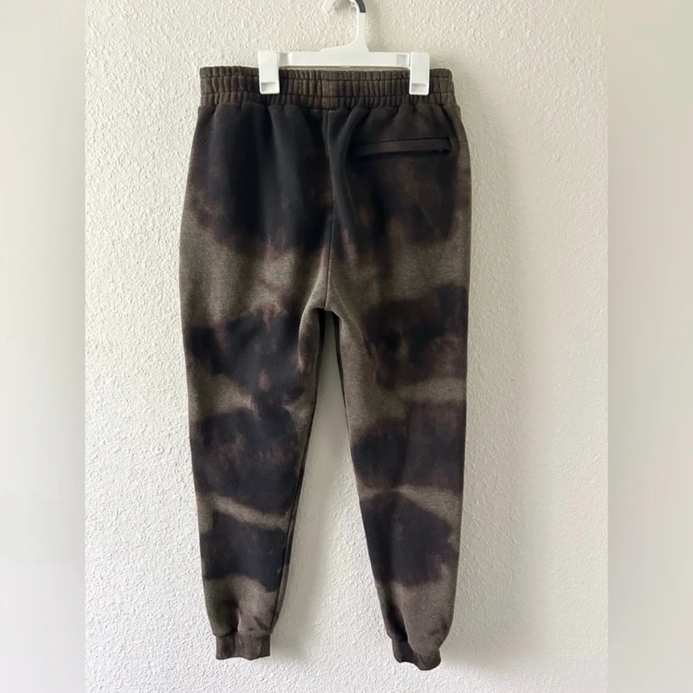 T-Crew Bleach Dyed Sweatpants – Size Large