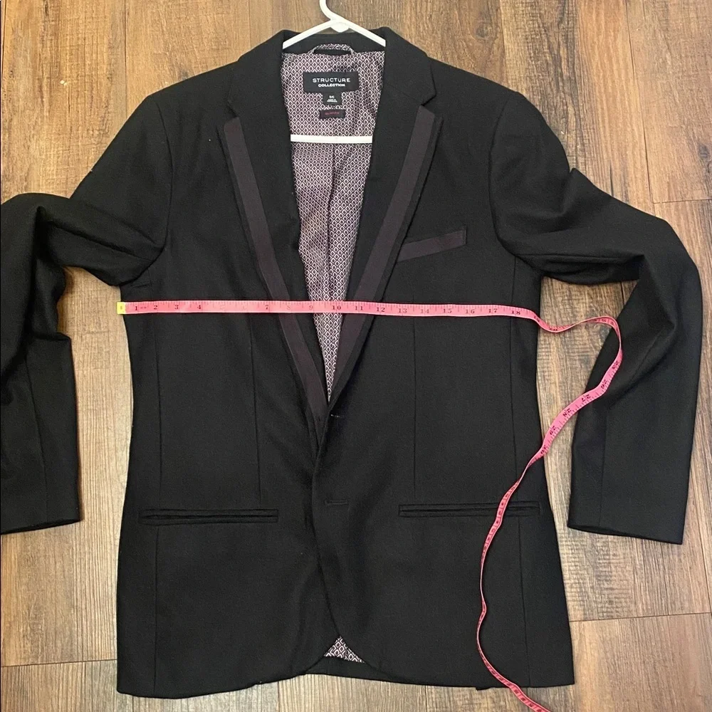 Structure elegant black